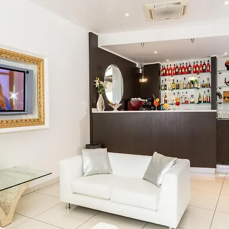 Hotel & Carinthia S