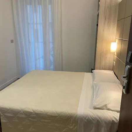 Szálloda & Carinthia S