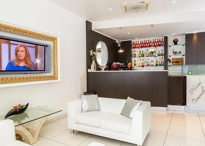 Szálloda & Carinthia S