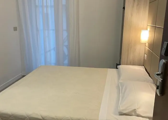 Szálloda & Carinthia S